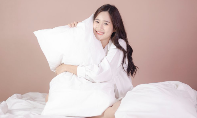 The Best Bamboo Pillowcases for Hair, Skin & Comfort