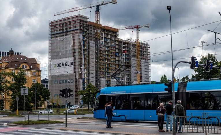 traffic builder 4056326414 digital compass